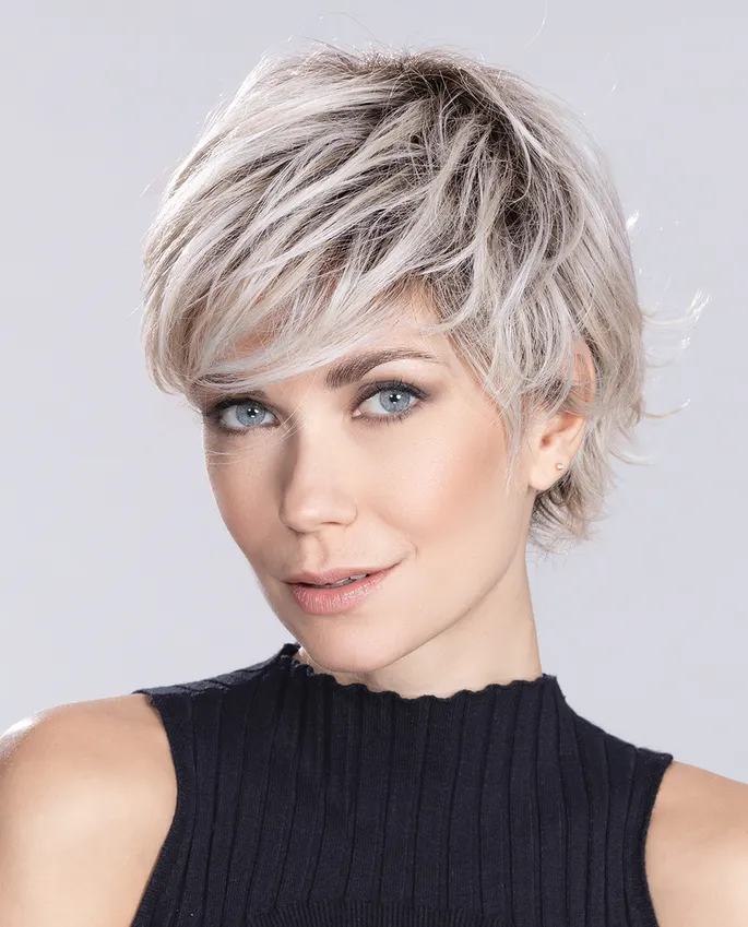 Metallicblonde rooted